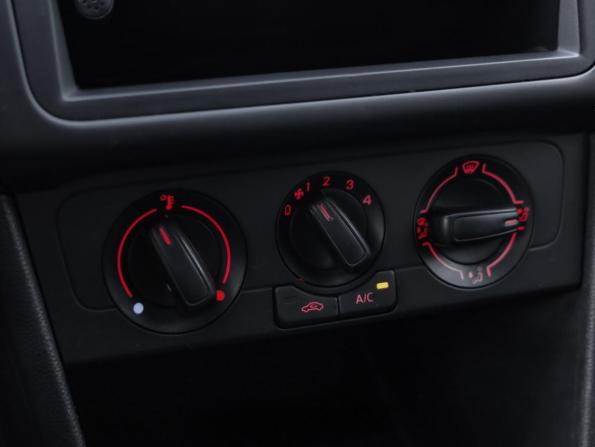 Volkswagen Polo V Рестайлинг с пробегом 2016 года, цена 989 000 рублей, 159519 км, седан, Автокод Объявления