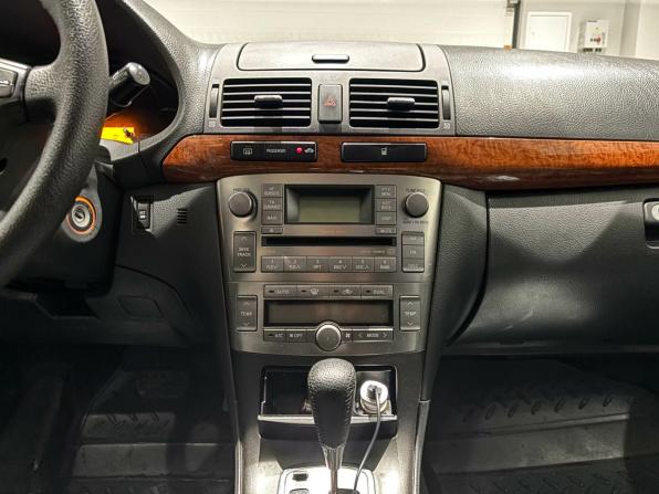 Toyota Avensis II Рестайлинг с пробегом 2008 года, цена 950 000 рублей, 215943 км, седан, Автокод Объявления