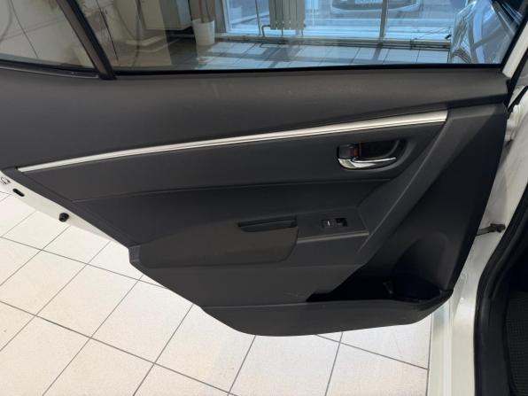 Toyota Corolla XI (E160 E170 E180) с пробегом 2015 года, цена 1 250 000 рублей, 165000 км, седан, Автокод Объявления