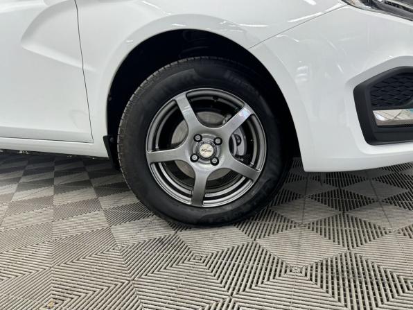 Lada (ВАЗ) Vesta I Рестайлинг (NG) с пробегом 2024 года, цена 1 379 000 рублей, 5170 км, седан, Автокод Объявления
