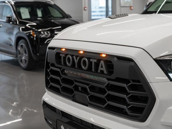 Toyota Sequoia III с пробегом 2023 года, цена 12 750 000 рублей, 25280 км, внедорожник, Автокод Объявления