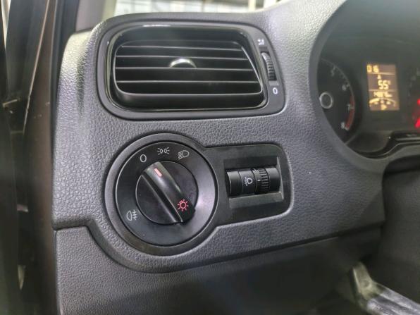 Volkswagen Polo V Рестайлинг с пробегом 2015 года, цена 880 000 рублей, 148870 км, седан, Автокод Объявления