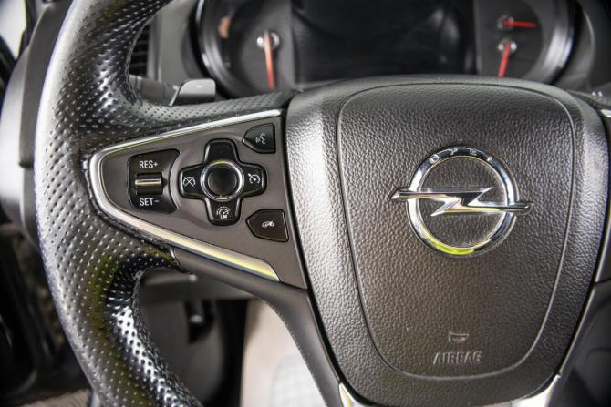 Opel Insignia I Рестайлинг с пробегом 2013 года, цена 1 249 000 рублей, 191245 км, седан, Автокод Объявления