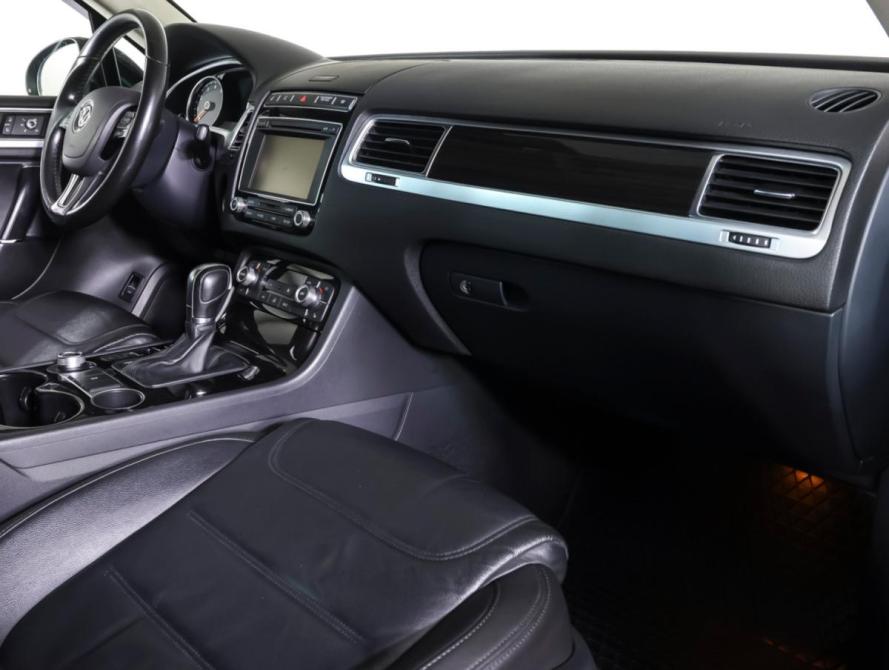 Volkswagen Touareg II Рестайлинг Москва  - изображение 11