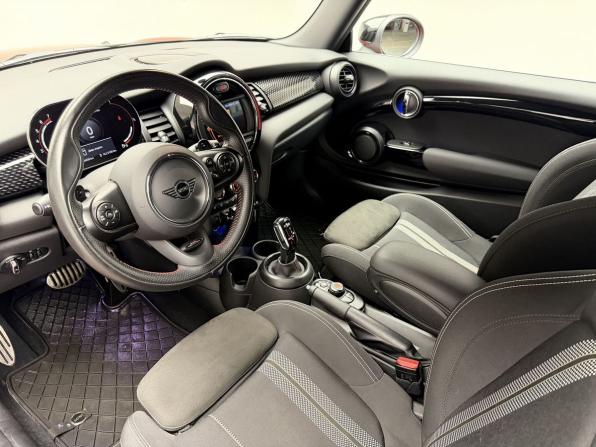 Mini Hatch III (F55/F56) Рестайлинг с пробегом 2021 года, цена 3 556 000 рублей, 54637 км, хэтчбек, Автокод Объявления
