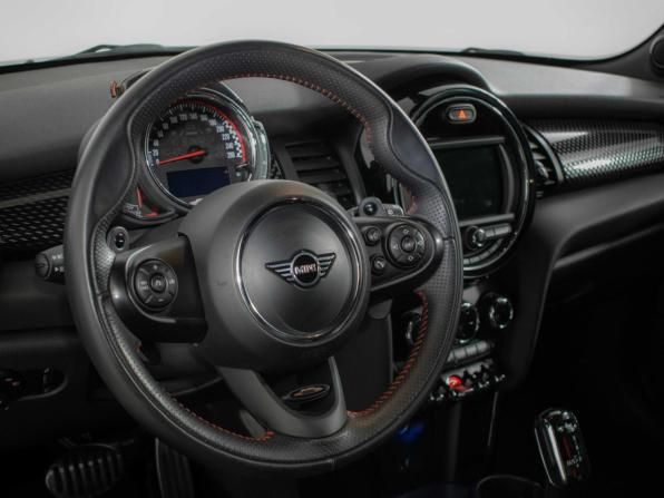 Mini Hatch III (F55/F56) Рестайлинг с пробегом 2020 года, цена 2 770 000 рублей, 66950 км, хэтчбек, Автокод Объявления