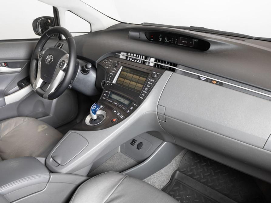 Toyota Prius III (XW30) Казань  - изображение 7