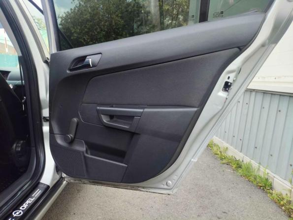 Opel Astra H Рестайлинг с пробегом 2010 года, цена 530 000 рублей, 203031 км, седан, Автокод Объявления
