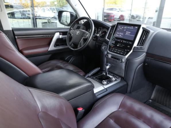 Toyota Land Cruiser 200 Series Рестайлинг 2 с пробегом 2018 года, цена 5 198 000 рублей, 261815 км, внедорожник, Автокод Объявления