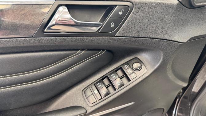 Mercedes-Benz M-Класс II (W164) Рестайлинг с пробегом 2011 года, цена 1 690 000 рублей, 242893 км, внедорожник, Автокод Объявления