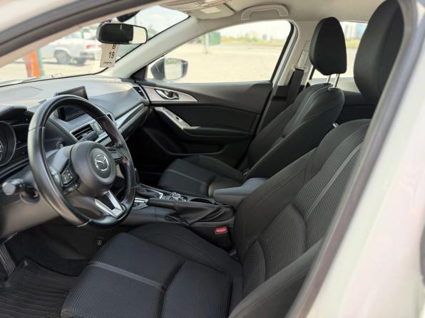 Mazda 3 III (BM) Рестайлинг с пробегом 2017 года, цена 1 600 000 рублей, 207512 км, седан, Автокод Объявления