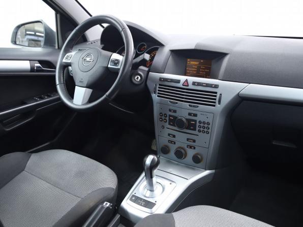 Opel Astra H Рестайлинг с пробегом 2012 года, цена 590 000 рублей, 117040 км, седан, Автокод Объявления