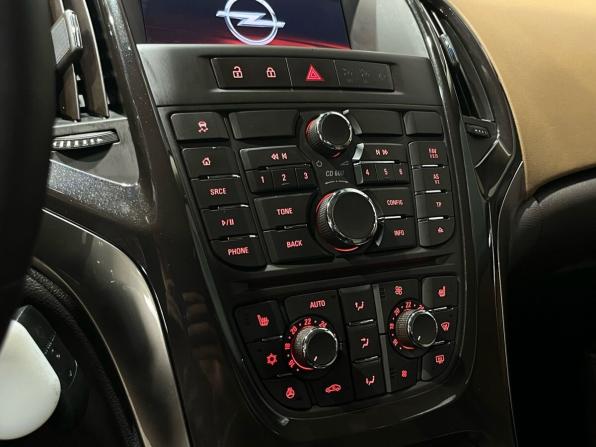 Opel Astra J Рестайлинг с пробегом 2015 года, цена 875 000 рублей, 132470 км, хэтчбек, Автокод Объявления