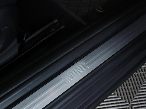 Mini Hatch III (F55/F56) Рестайлинг с пробегом 2019 года, цена 1 947 800 рублей, 50000 км, хэтчбек, Автокод Объявления