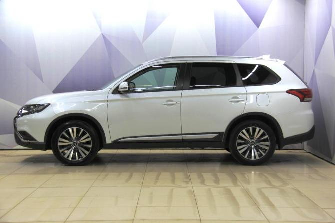 Mitsubishi Outlander III Рестайлинг 3 с пробегом 2021 года, цена 2 720 000 рублей, 37173 км, внедорожник, Автокод Объявления