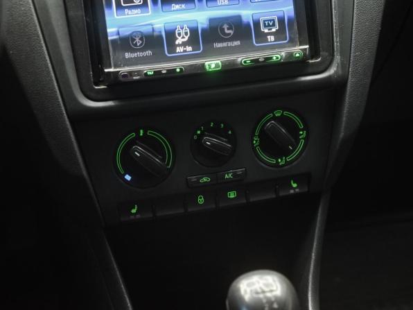 Skoda Rapid I с пробегом 2014 года, цена 790 000 рублей, 205000 км, лифтбек, Автокод Объявления
