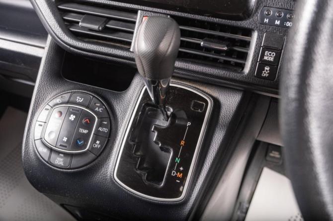 Toyota Noah III (R80) Рестайлинг с пробегом 2019 года, цена 2 349 000 рублей, 123000 км, минивэн, Автокод Объявления