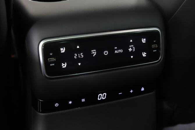 Li Auto (Lixiang) L9 I Рестайлинг с пробегом 2024 года, цена 7 099 000 рублей, 59110 км, внедорожник, Автокод Объявления