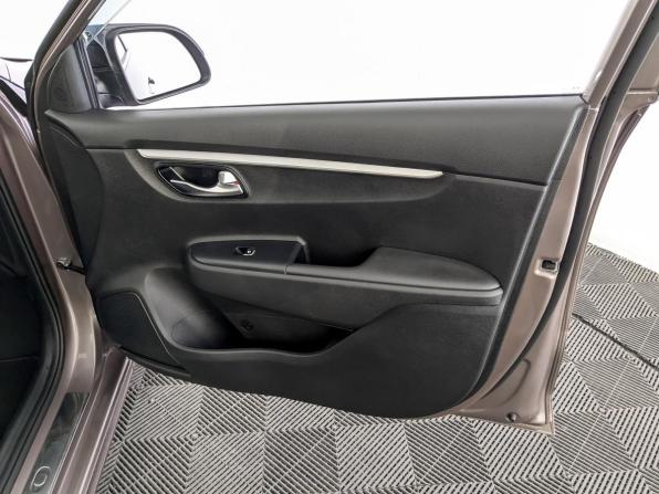Kia Rio IV Рестайлинг с пробегом 2021 года, цена 1 665 000 рублей, 70404 км, седан, Автокод Объявления