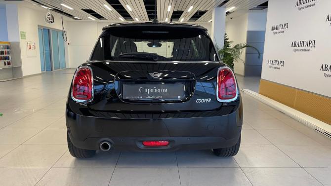 Mini Hatch III (F55/F56) Рестайлинг с пробегом 2019 года, цена 1 499 900 рублей, 151446 км, хэтчбек, Автокод Объявления