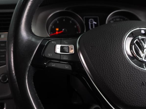 Volkswagen Golf VII Рестайлинг с пробегом 2017 года, цена 1 537 000 рублей, 73433 км, универсал, Автокод Объявления