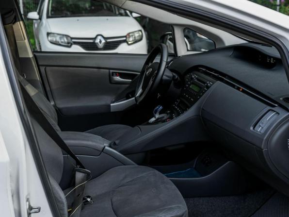 Toyota Prius III (XW30) с пробегом 2009 года, цена 940 000 рублей, 335871 км, лифтбек, Автокод Объявления
