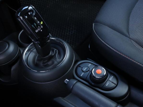Mini Hatch III (F55/F56) Рестайлинг 2 с пробегом 2021 года, цена 2 670 000 рублей, 36050 км, хэтчбек, Автокод Объявления
