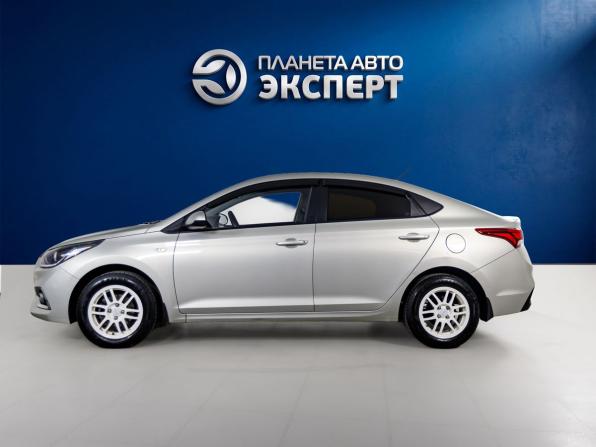 Hyundai Solaris II с пробегом 2018 года, цена 1 040 000 рублей, 161340 км, седан, Автокод Объявления