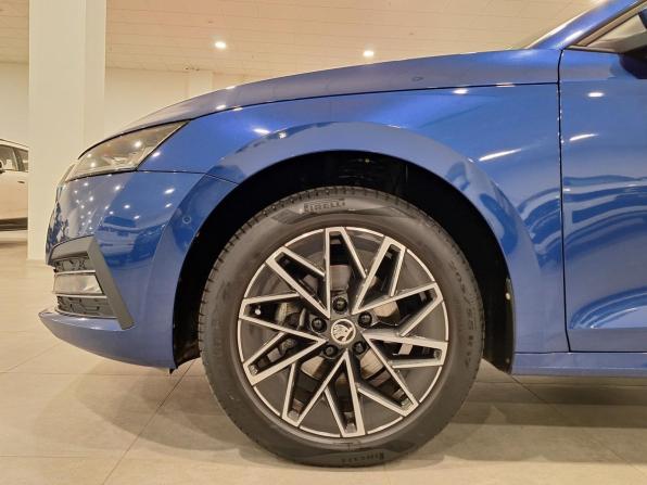 Skoda Octavia IV (A8) с пробегом 2021 года, цена 2 590 000 рублей, 76227 км, лифтбек, Автокод Объявления