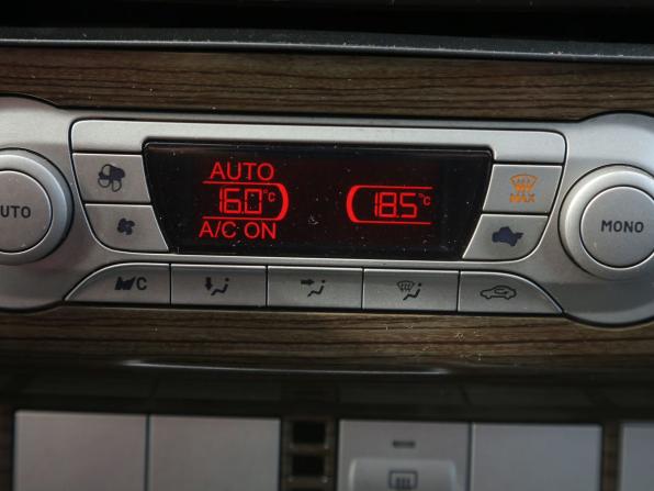 Ford Focus II Рестайлинг с пробегом 2008 года, цена 355 000 рублей, 290000 км, седан, Автокод Объявления