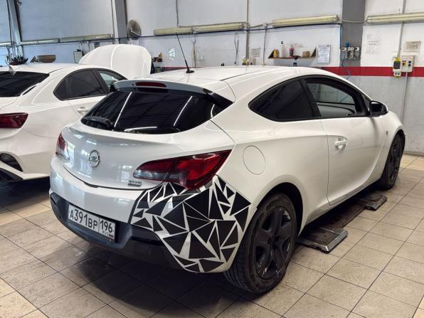 Opel Astra J Рестайлинг с пробегом 2013 года, цена 525 000 рублей, 306995 км, хэтчбек, Автокод Объявления