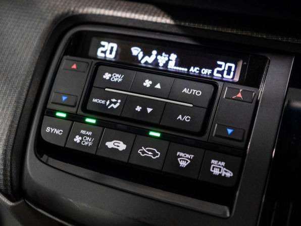 Honda Stepwgn V с пробегом 2015 года, цена 1 649 500 рублей, 129000 км, минивэн, Автокод Объявления