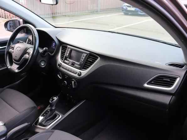 Hyundai Solaris II с пробегом 2018 года, цена 1 290 000 рублей, 152168 км, седан, Автокод Объявления