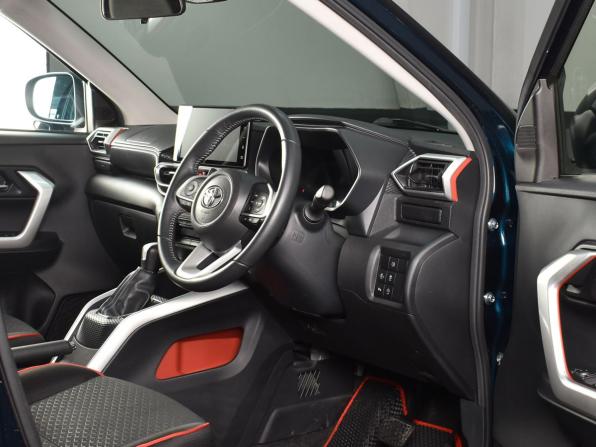 Toyota Raize I с пробегом 2021 года, цена 1 734 995 рублей, 49657 км, внедорожник, Автокод Объявления