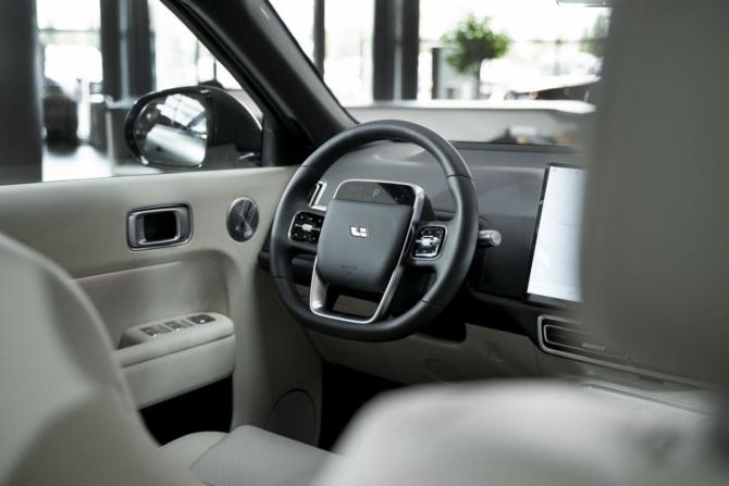 Новый Li Auto (Lixiang) L9 I Рестайлинг 2025 года, цена 11 990 000 рублей, внедорожник, Автокод Объявления