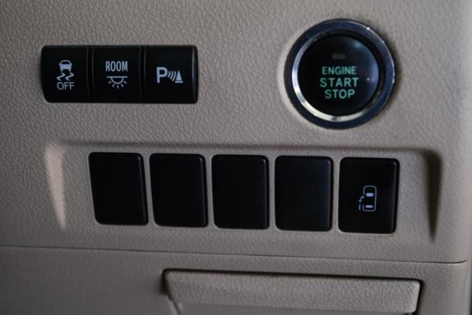 Toyota Alphard I с пробегом 2009 года, цена 2 399 000 рублей, 226000 км, минивэн, Автокод Объявления