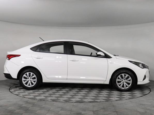 Hyundai Solaris II Рестайлинг с пробегом 2021 года, цена 2 147 000 рублей, 14765 км, седан, Автокод Объявления