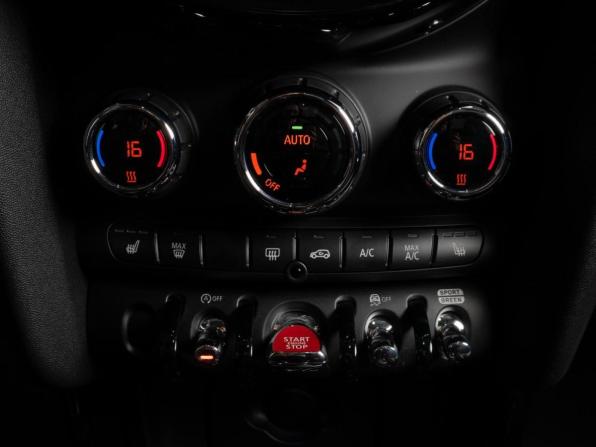 Mini Hatch III (F55/F56) Рестайлинг 2 с пробегом 2022 года, цена 3 049 000 рублей, 16192 км, хэтчбек, Автокод Объявления