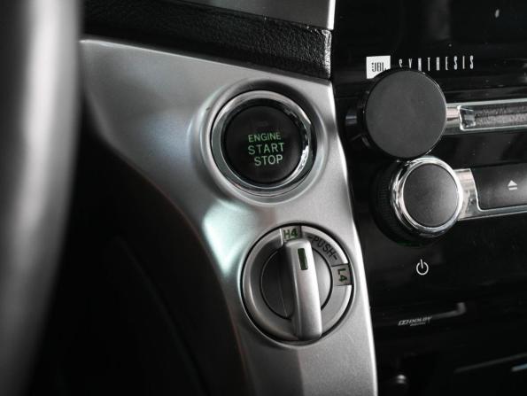 Toyota Land Cruiser 200 Series Рестайлинг 1 с пробегом 2013 года, цена 3 779 000 рублей, 275981 км, внедорожник, Автокод Объявления