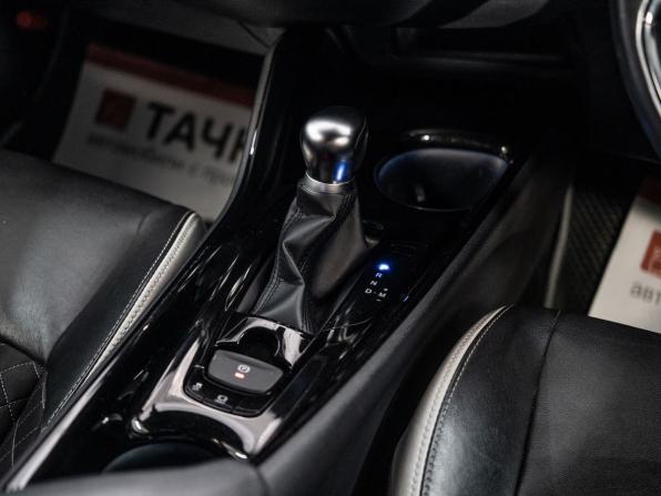Toyota C-HR I Рестайлинг с пробегом 2019 года, цена 1 950 000 рублей, 137420 км, внедорожник, Автокод Объявления