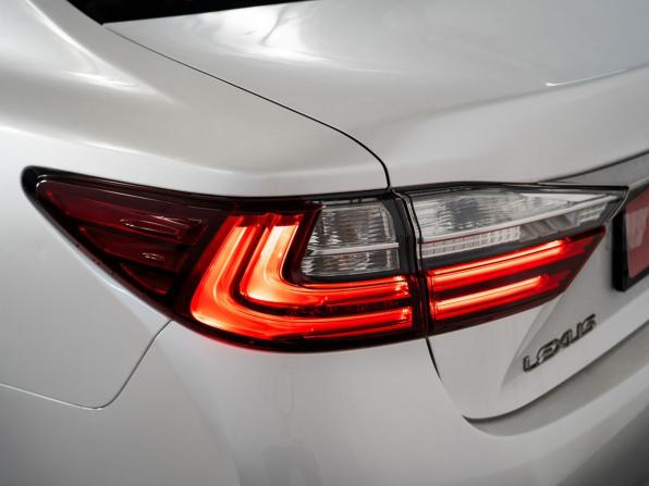 Lexus ES VI с пробегом 2015 года, цена 2 660 000 рублей, 197699 км, седан, Автокод Объявления