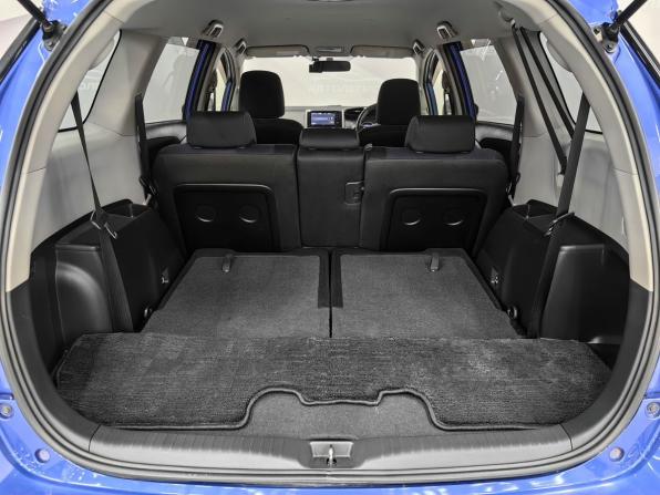 Toyota Wish II Рестайлинг с пробегом 2015 года, цена 1 600 000 рублей, 117641 км, минивэн, Автокод Объявления