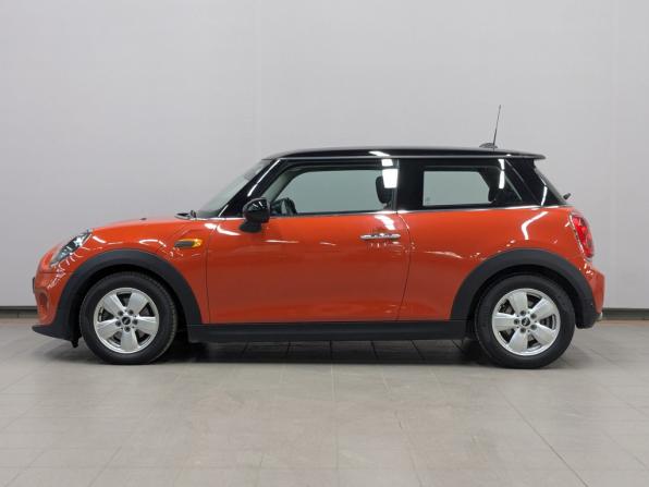 Mini Hatch III (F55/F56) Рестайлинг с пробегом 2019 года, цена 1 950 000 рублей, 42925 км, хэтчбек, Автокод Объявления