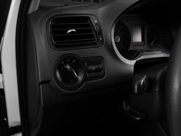 Volkswagen Polo V Рестайлинг с пробегом 2020 года, цена 1 099 000 рублей, 134963 км, седан, Автокод Объявления