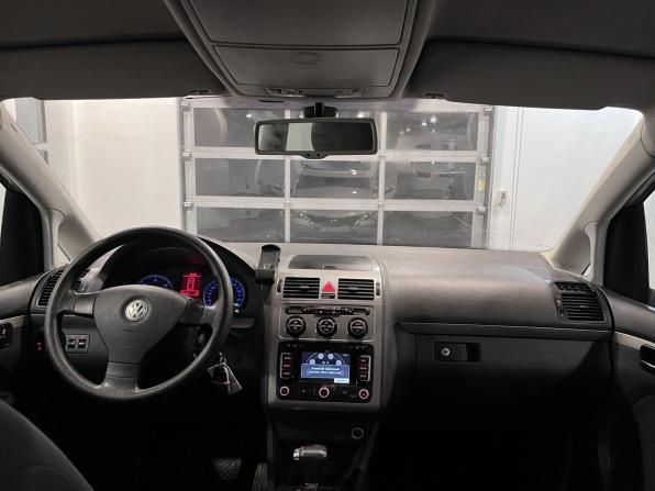 Volkswagen Touran I Рестайлинг с пробегом 2010 года, цена 584 000 рублей, 254263 км, компактвэн, Автокод Объявления