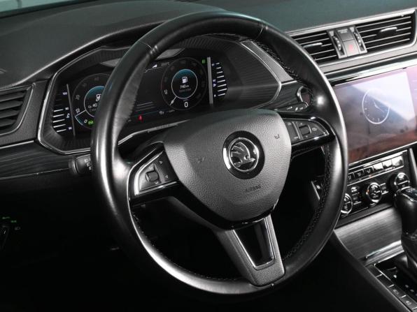 Skoda Superb III Рестайлинг с пробегом 2019 года, цена 2 550 000 рублей, 155743 км, лифтбек, Автокод Объявления