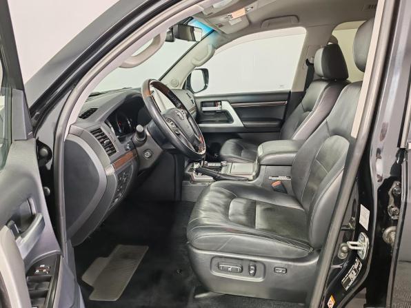 Toyota Land Cruiser 200 Series Рестайлинг 2 с пробегом 2018 года, цена 5 599 000 рублей, 230179 км, внедорожник, Автокод Объявления
