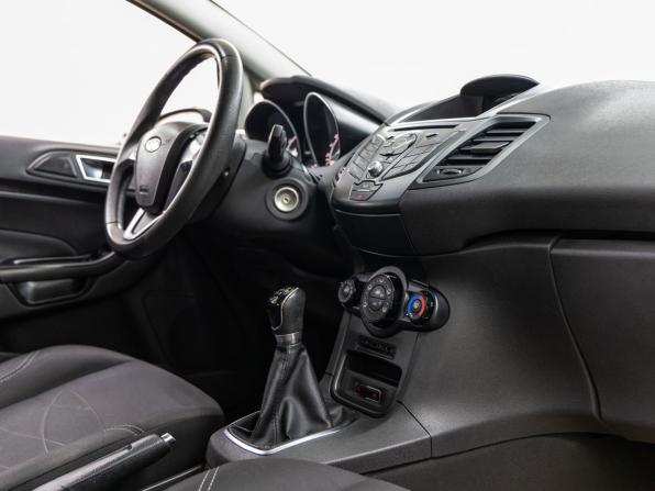 Ford Fiesta Mk6 Рестайлинг с пробегом 2015 года, цена 1 034 000 рублей, 46810 км, седан, Автокод Объявления