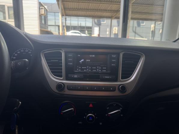 Hyundai Solaris II Рестайлинг с пробегом 2021 года, цена 1 450 000 рублей, 161106 км, седан, Автокод Объявления