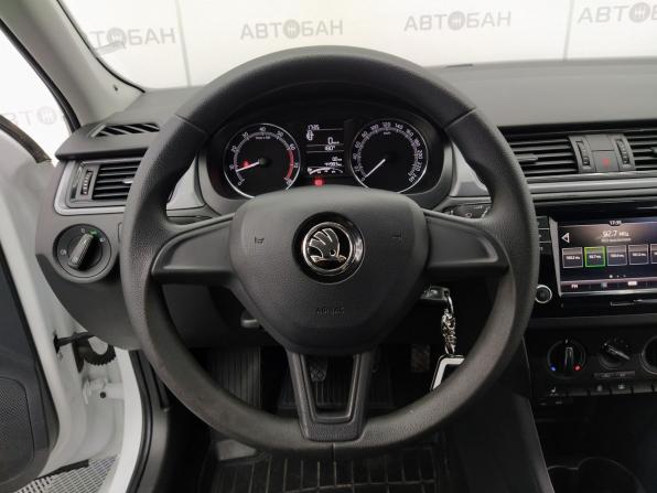 Skoda Rapid I Рестайлинг с пробегом 2017 года, цена 1 319 000 рублей, 44983 км, лифтбек, Автокод Объявления